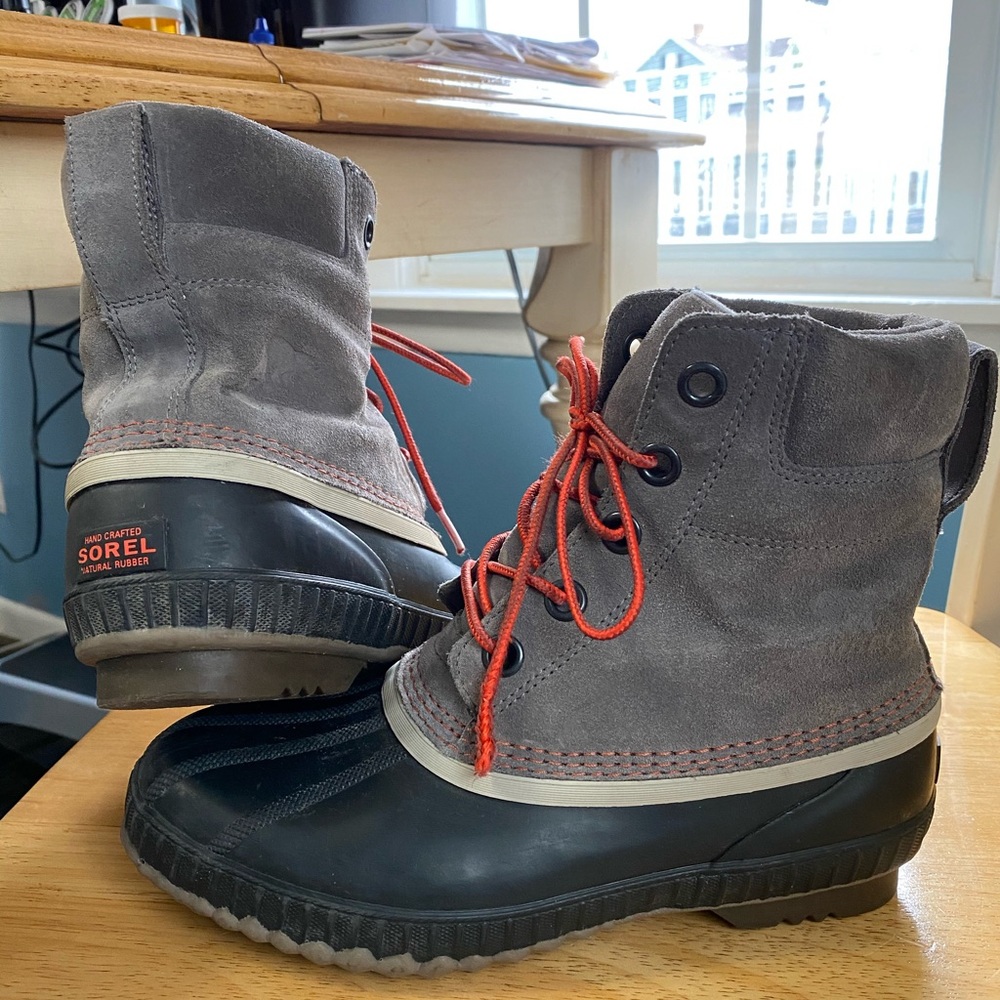 Boys Sorel winter boots.  Size 6.  Worn once.